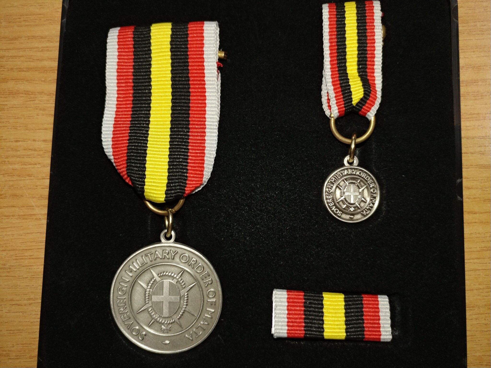Front of the 2017 Brotherhood of Blessed Gérard Medal of Merit with the emblem of the Sovereign Order of Malta