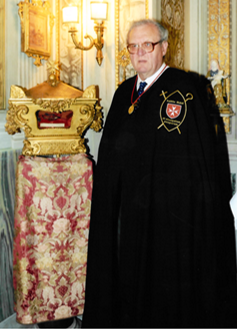 Frà Matthew Festing wearing the cape and insignia of the Brotherhood of Blessed Gérard beside the relic of Blessed Gérard in the chapel of the Grand Magistry in Rome