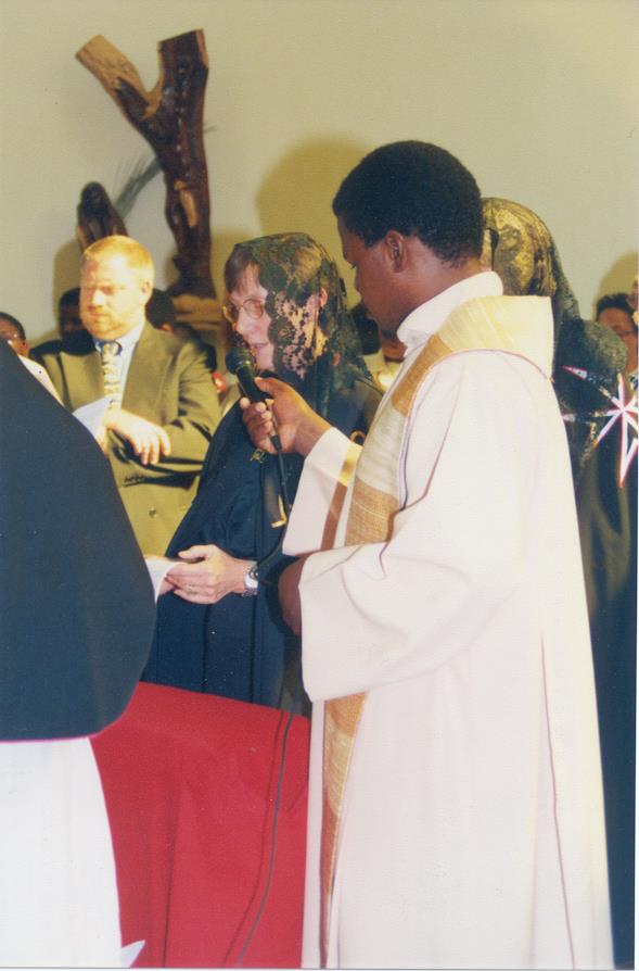 Clare Kalkwarf making her promise during her investiture in Mandeni on 9 July 2000