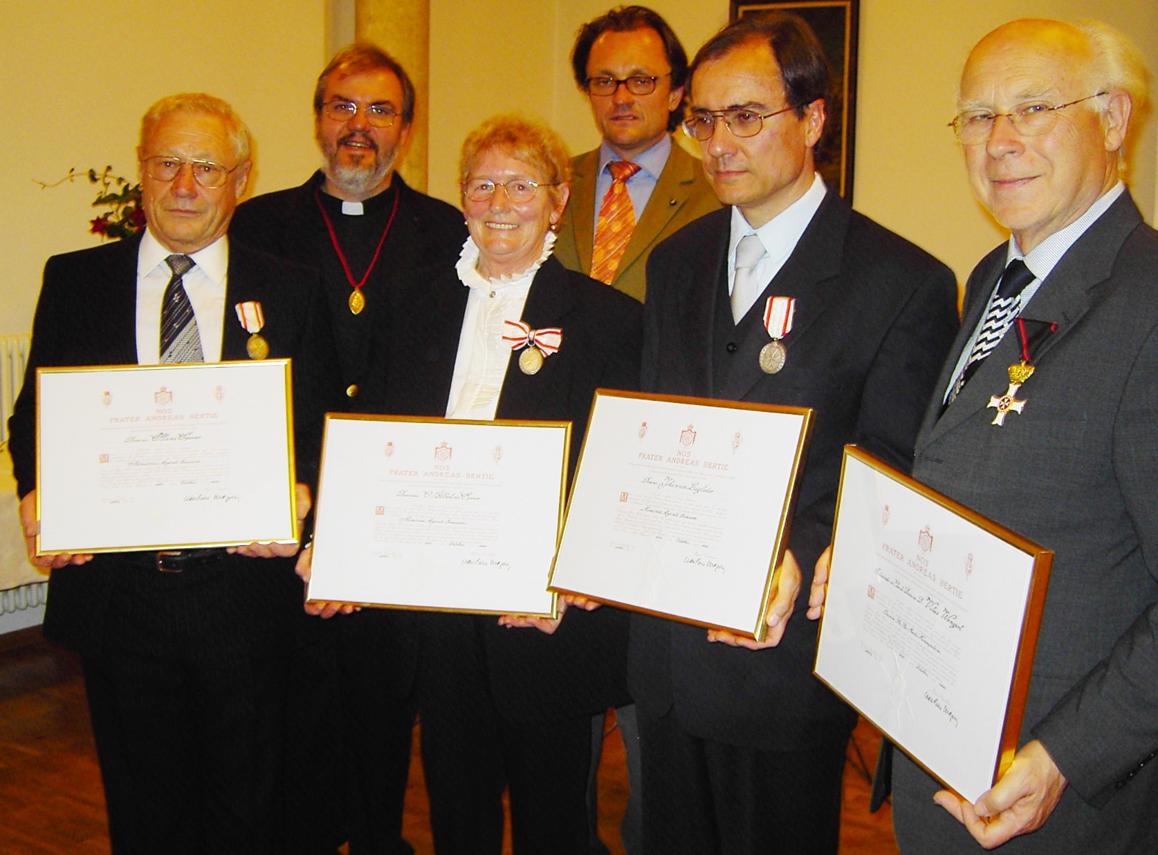 Vitus Wengert, Albertine Sporer, Johannes Lagleder and Hans Sporer with their distinctions in Neuburg